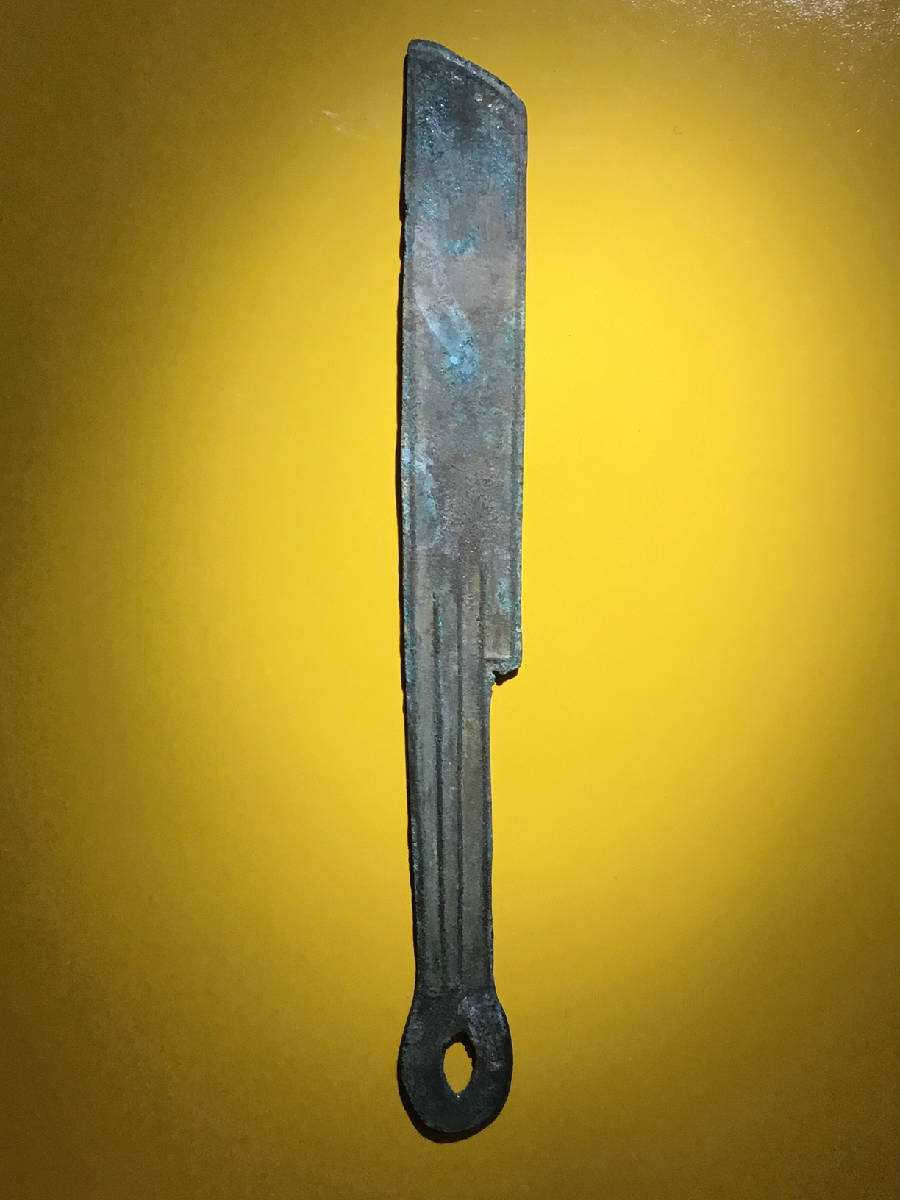 战国中期赵-白人直刀币包浆美品名珍