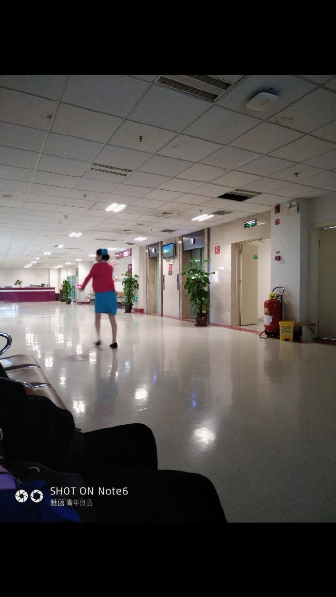 四川省医院体检中心一楼的导诊服务态度极差