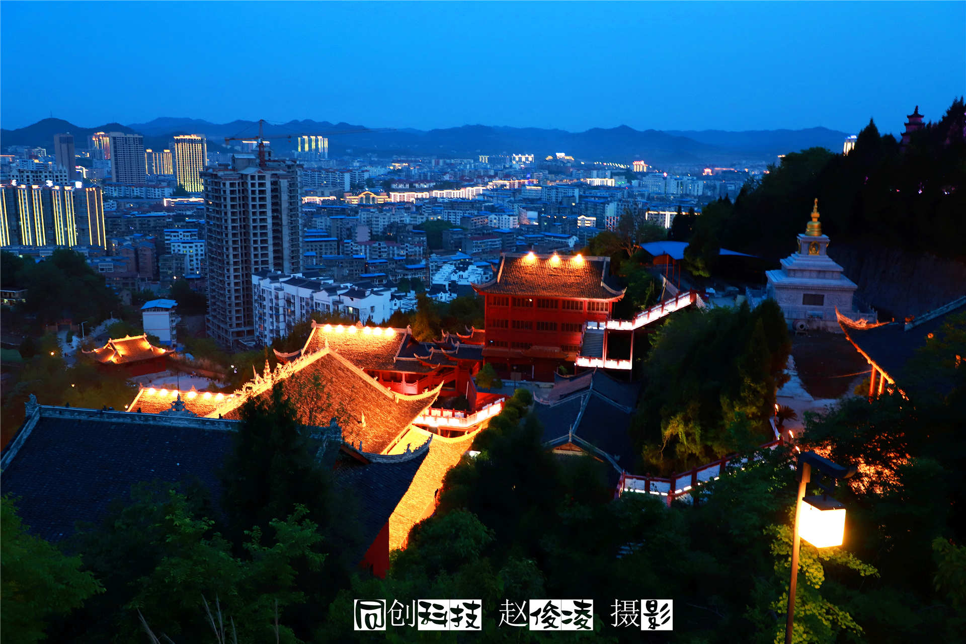 夕阳西下化凤山 西充大佛寺问禅