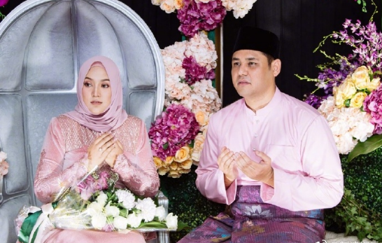 《歌手》茜拉宣布结婚 晒婚礼照幸福满满