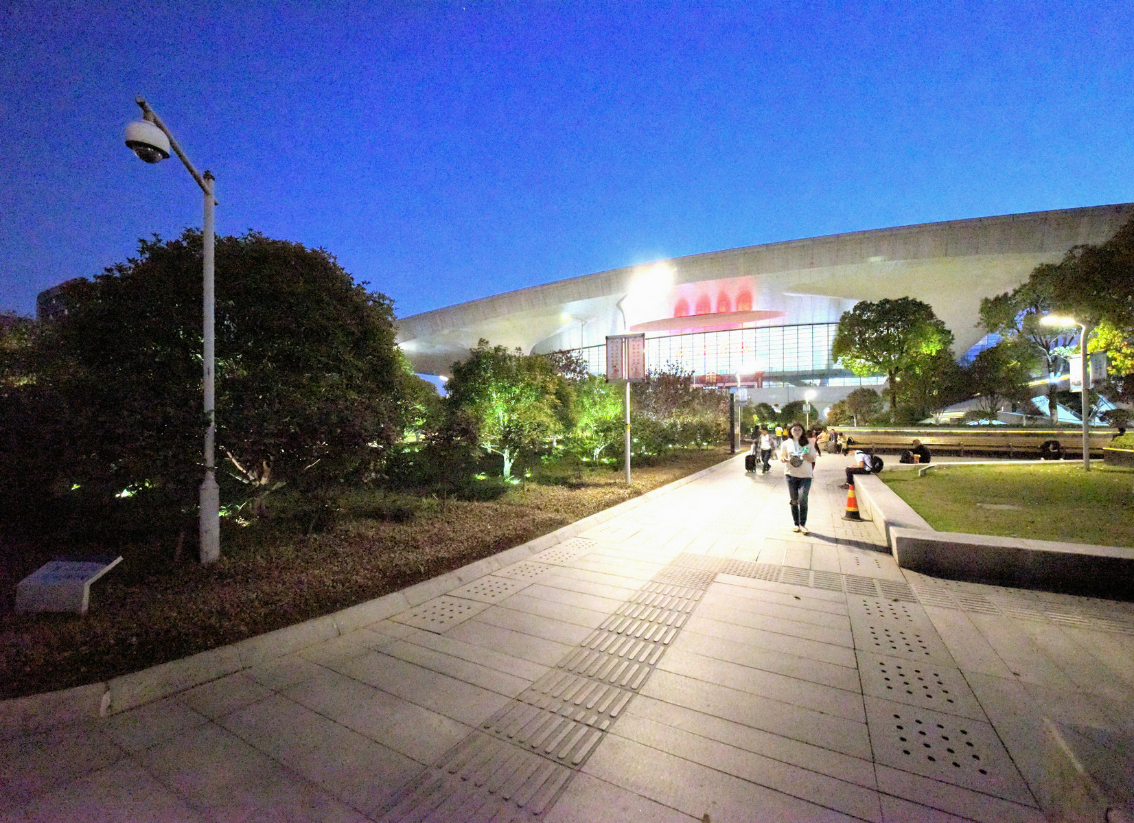 杭州东站照片实拍晚上图片