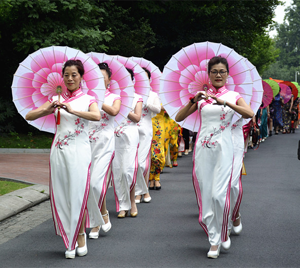 300名大妈展风姿