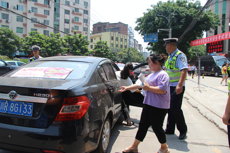 交警大队爱心考车3.jpg