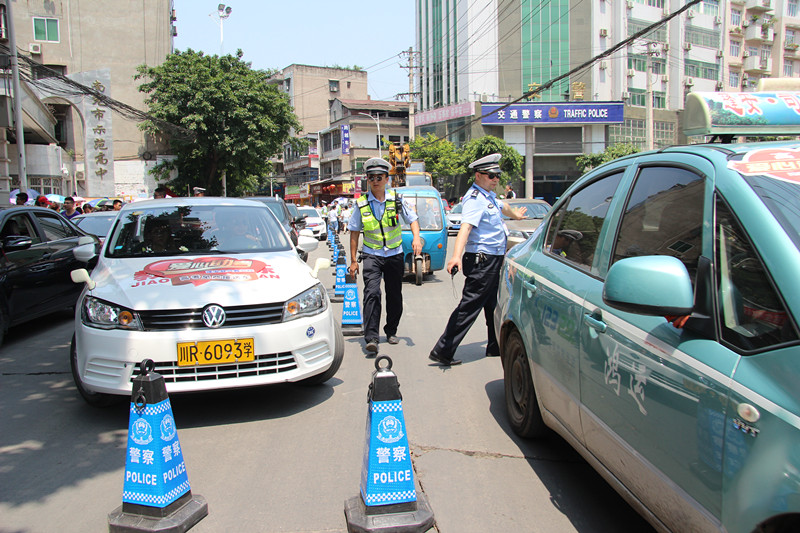 交警大队爱心考车1.jpg