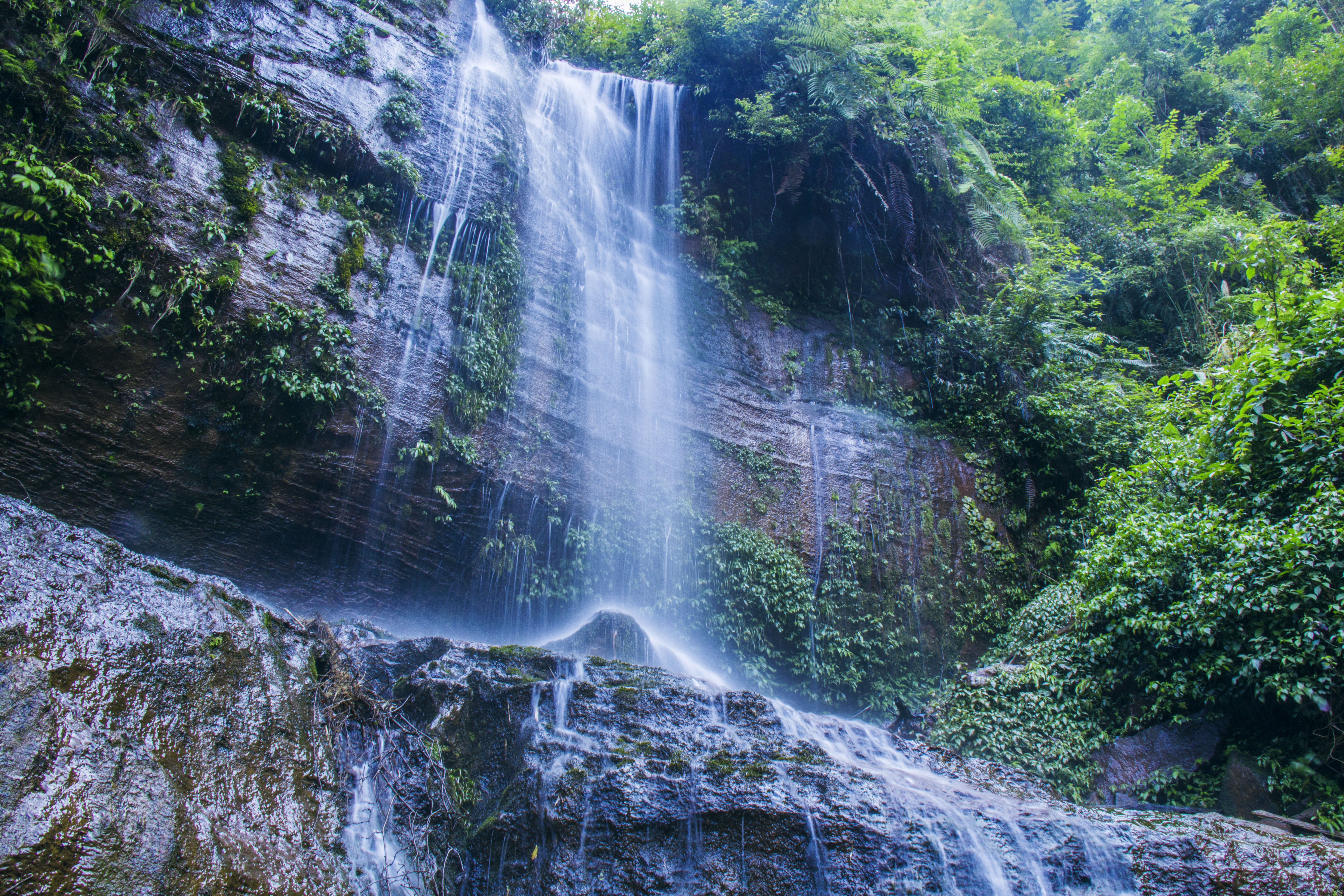 合江县玉兰山中一小瀑