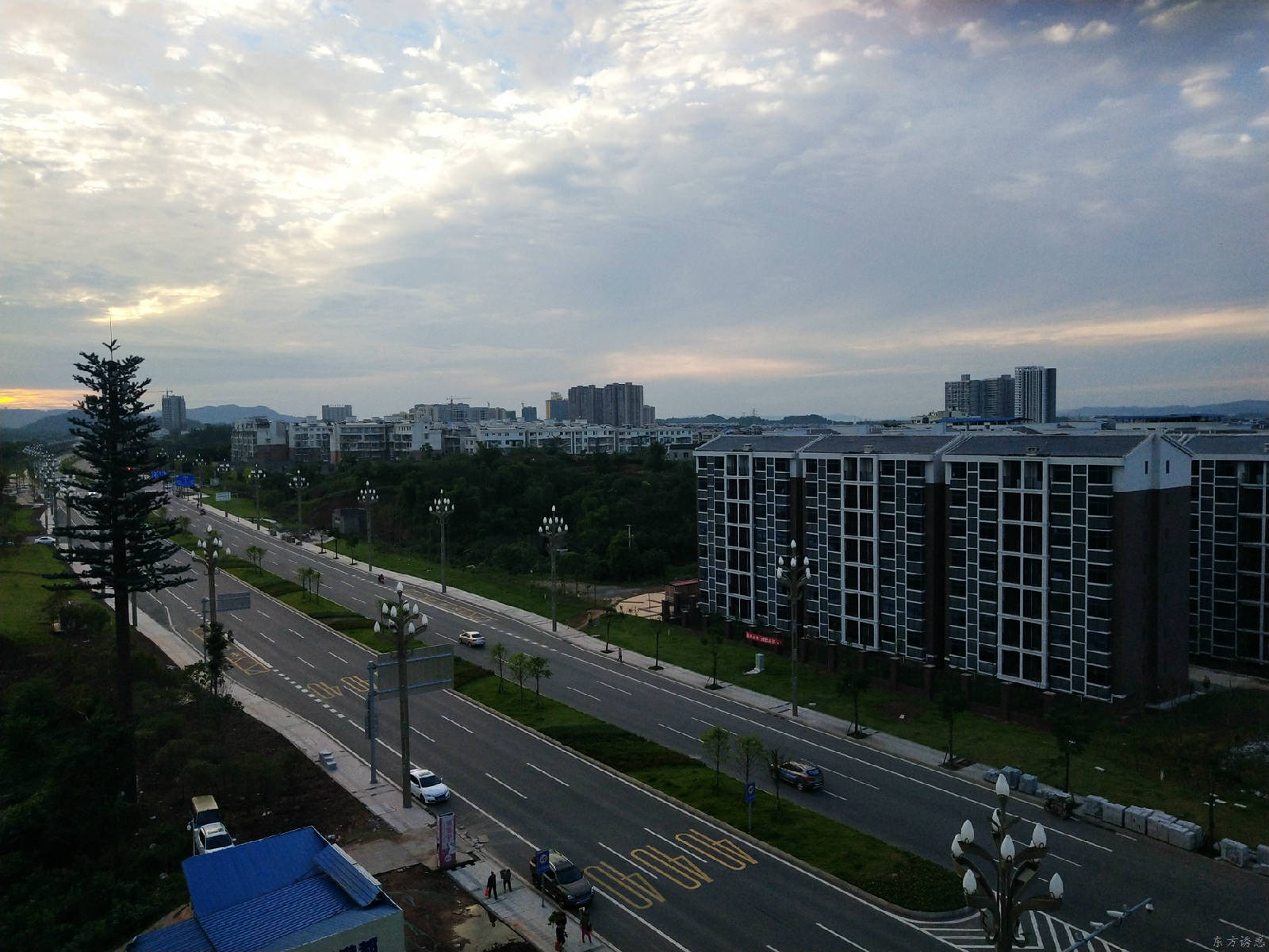城南高楼看县