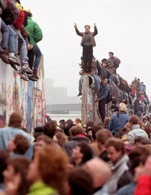 随笔:柏林墙是令人如此意外的倒塌