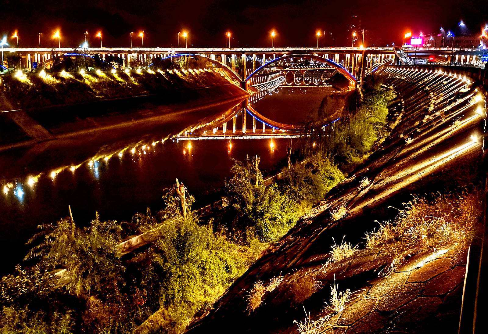 绕城西河夜景