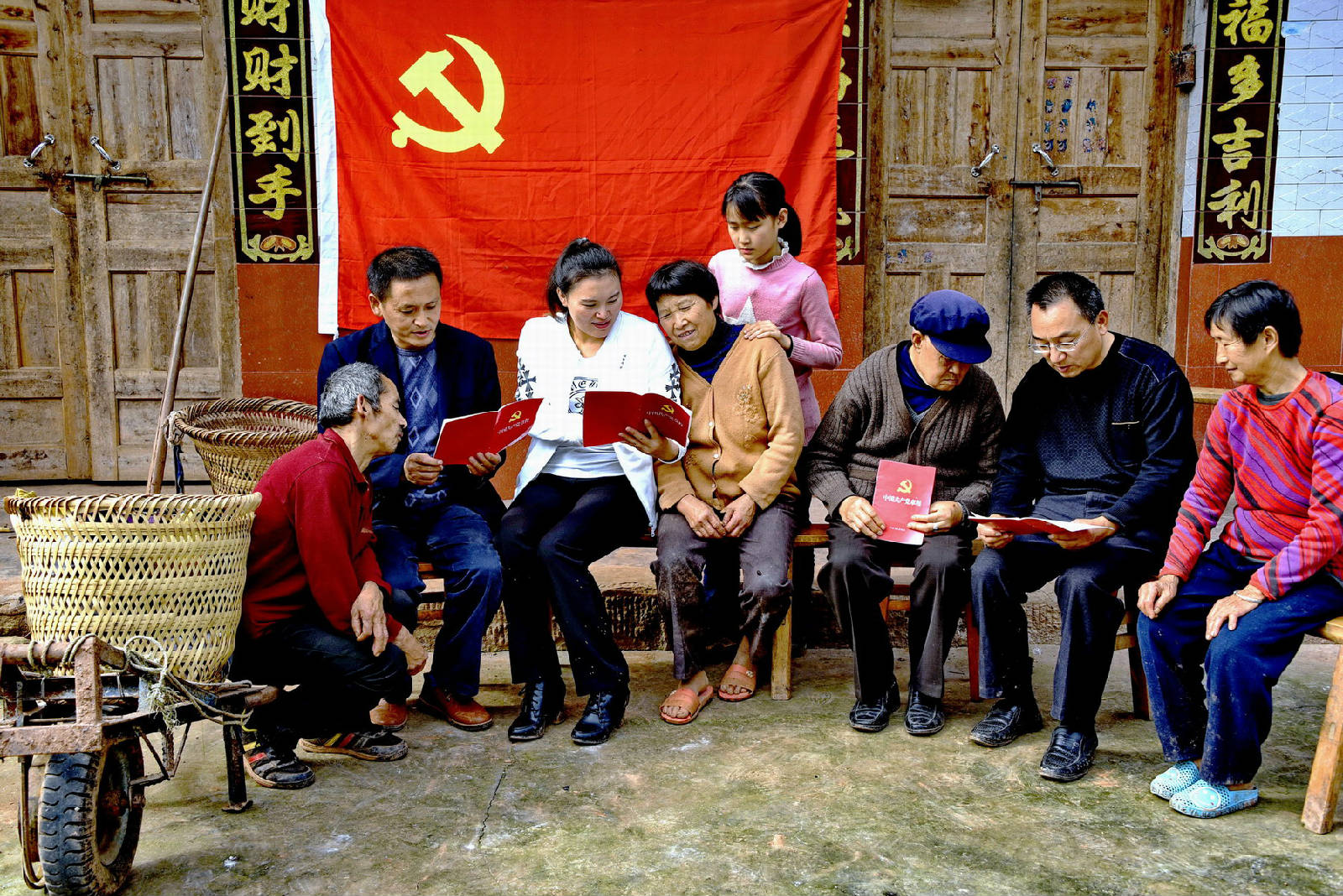 《农家院坝的“党课