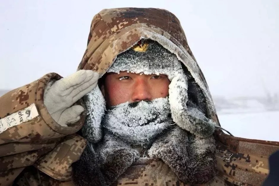 雪山边疆战士图片