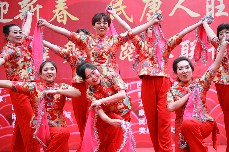 巴州区南坝社区迎新年舞蹈表演