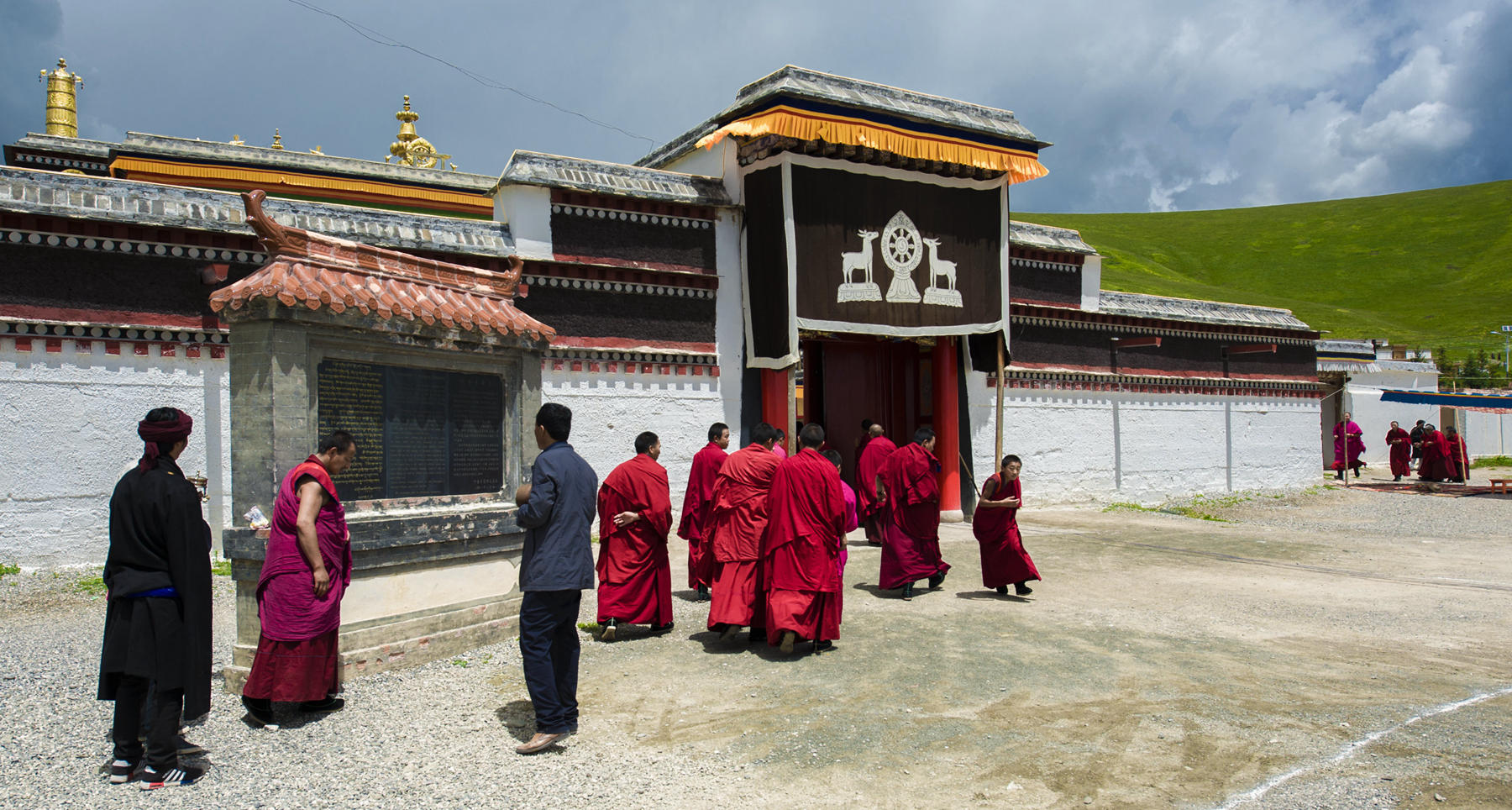 察干尼玛外香寺图片