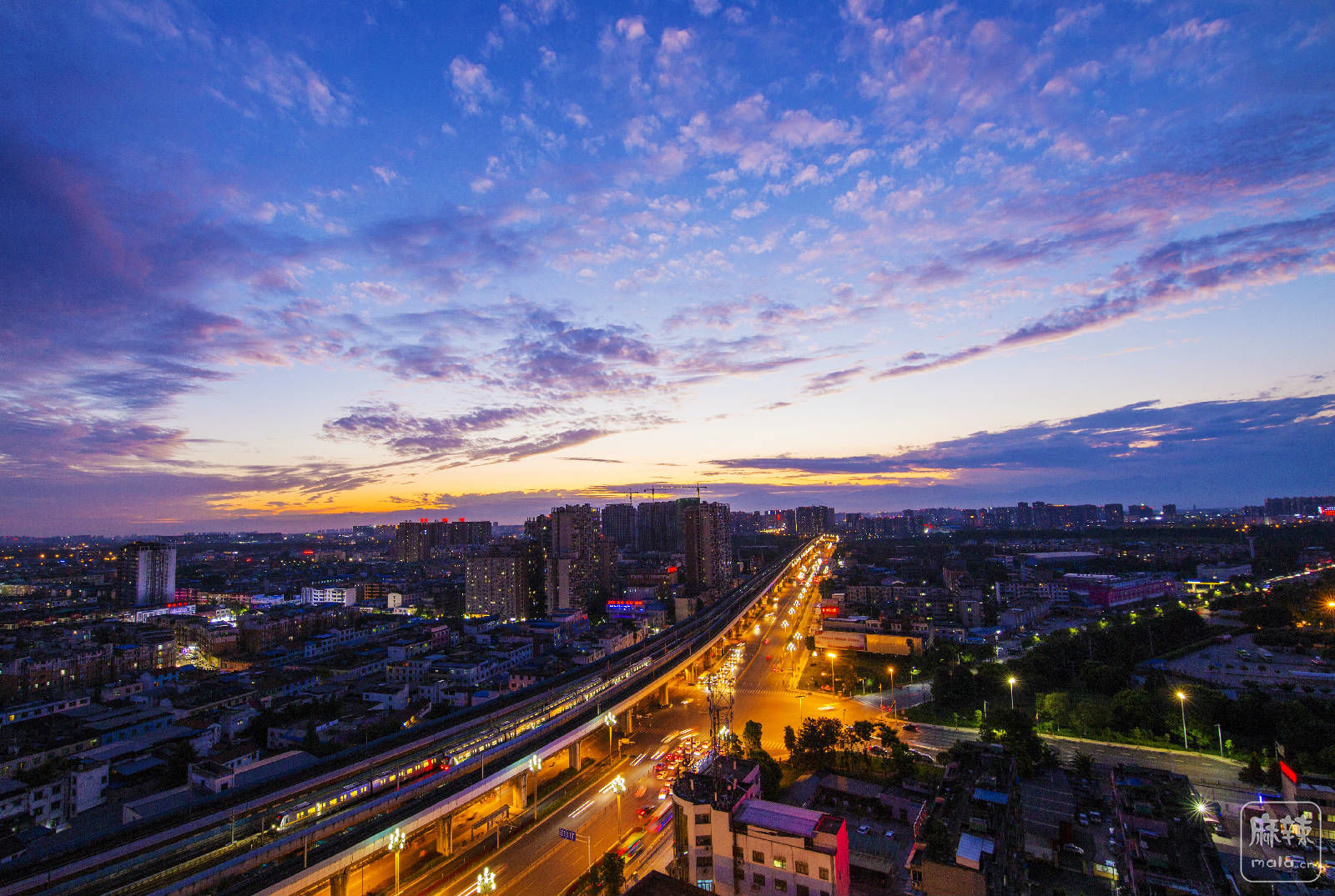 犀浦夜景图片