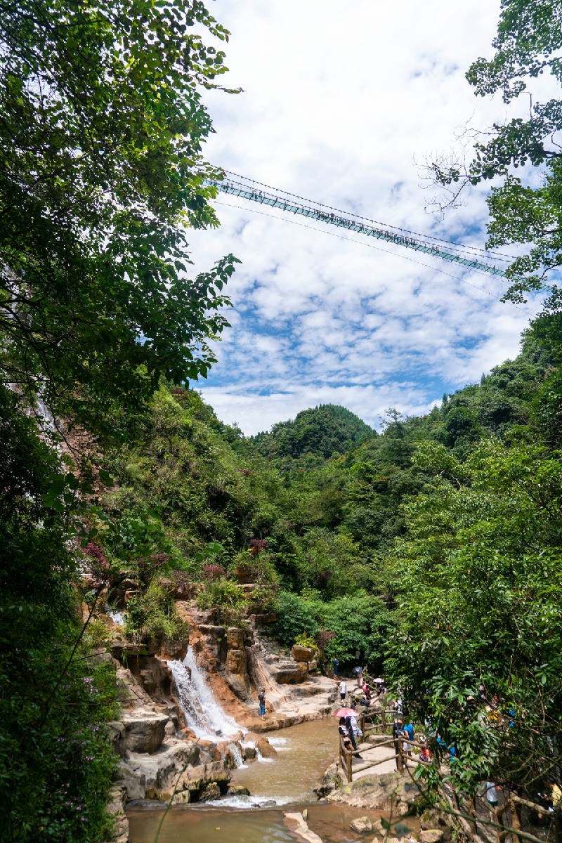 远眺南宝山景区的玻璃吊桥