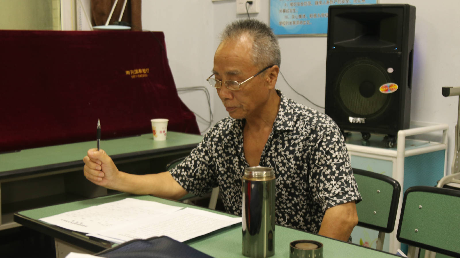 03参加当天座谈会的还有学校20个教学单位的各位班长站长队长和部分教