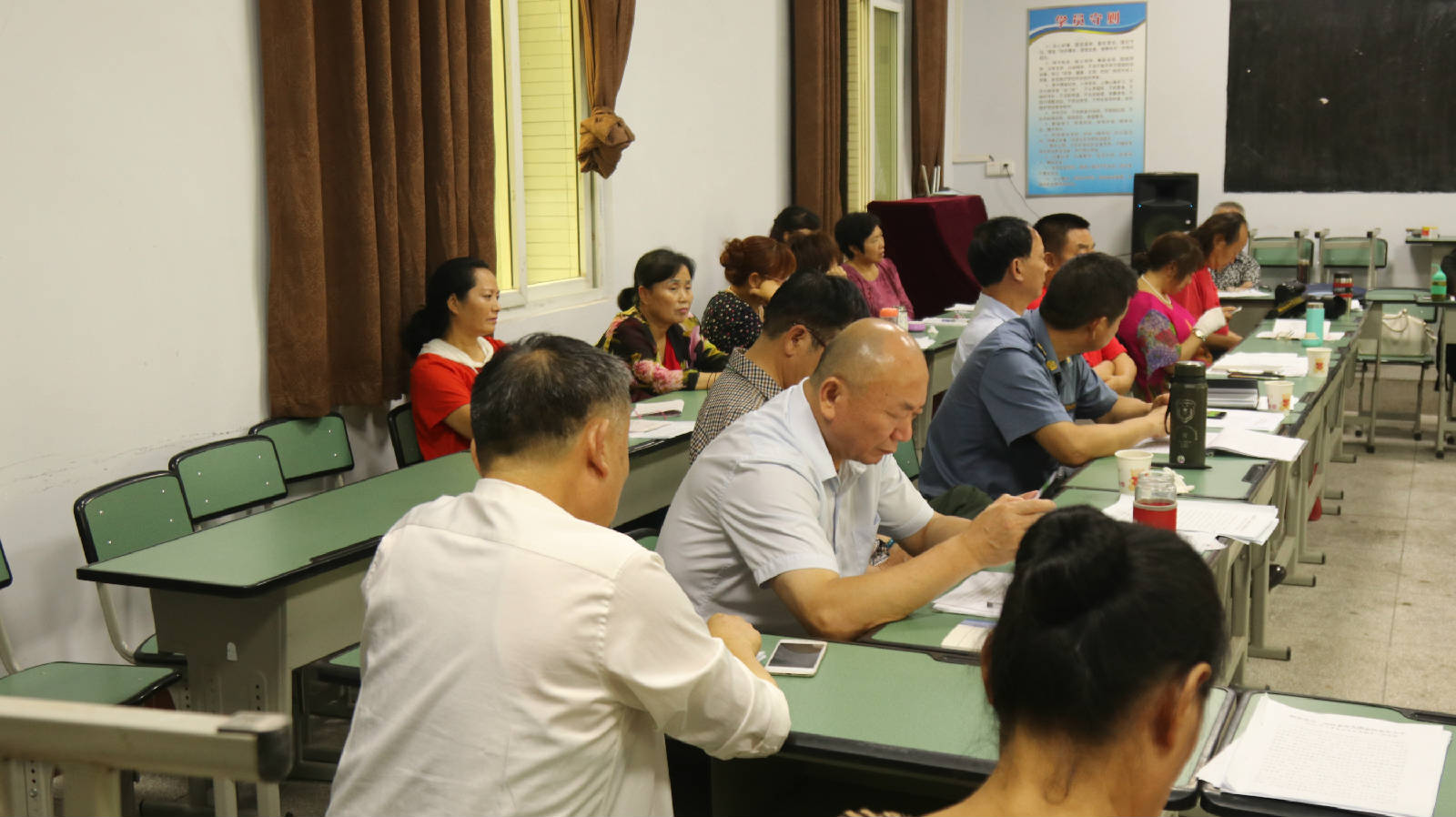 03参加当天座谈会的还有学校20个教学单位的各位班长站长队长和部分教