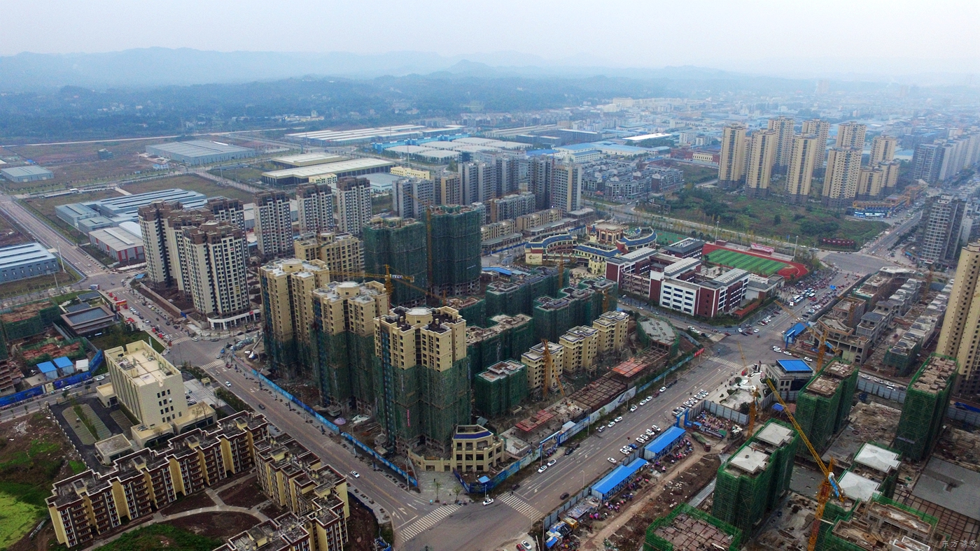 航拍营山,城市东部片区及新人民医院