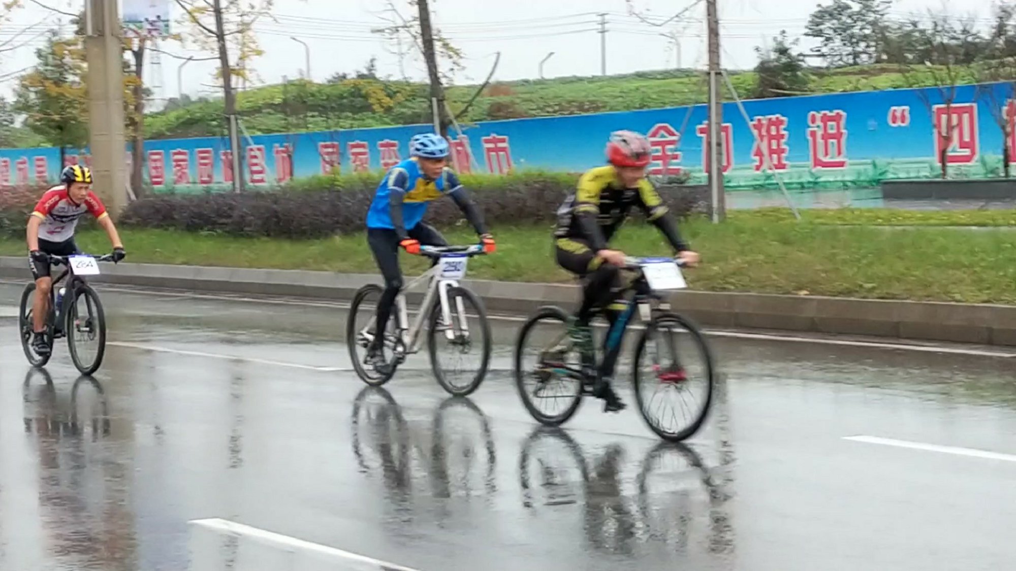 V91124-103239 3_Moment.jpg