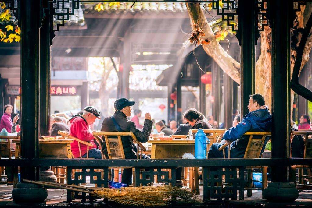 成都的慢,慢在茶館