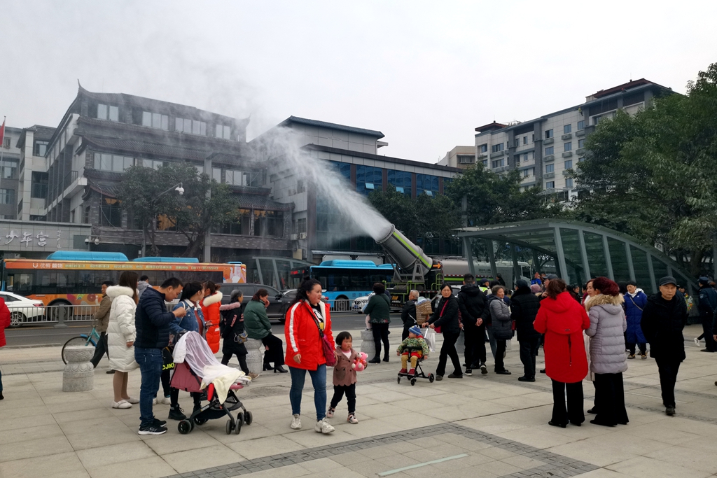 【山水新南充,印象嘉陵江】霧炮車大顯神威