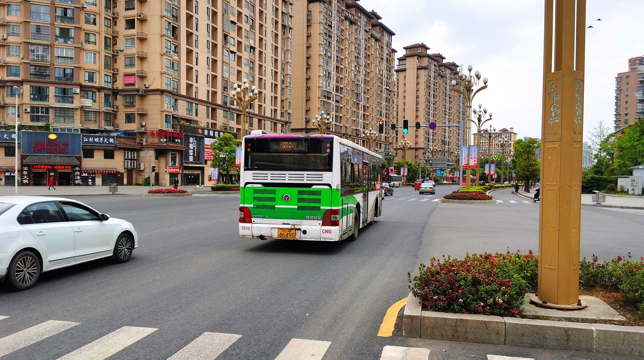 南充市部分公交車調整 延伸線路越來越貼進民心所向