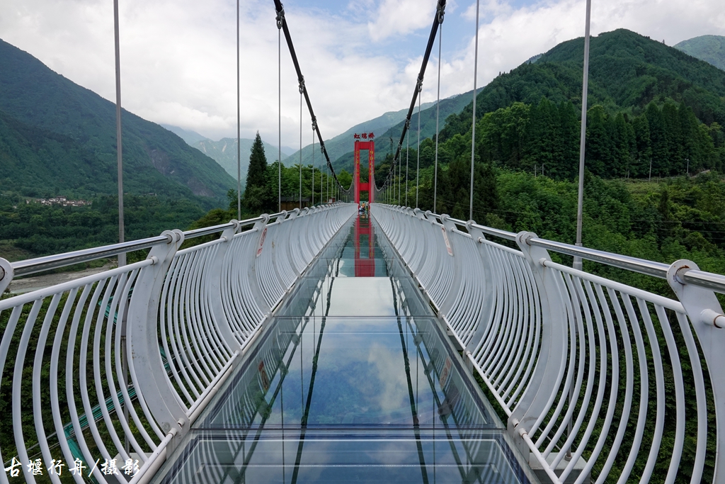 初探都江堰·虹口 9d玻璃吊桥
