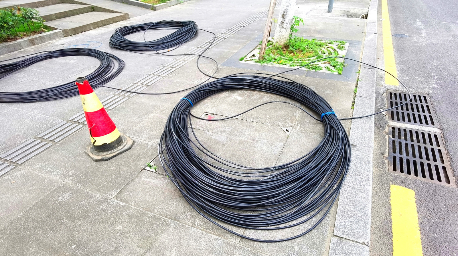 南充移动公司已进入5g光缆线路铺设啦!