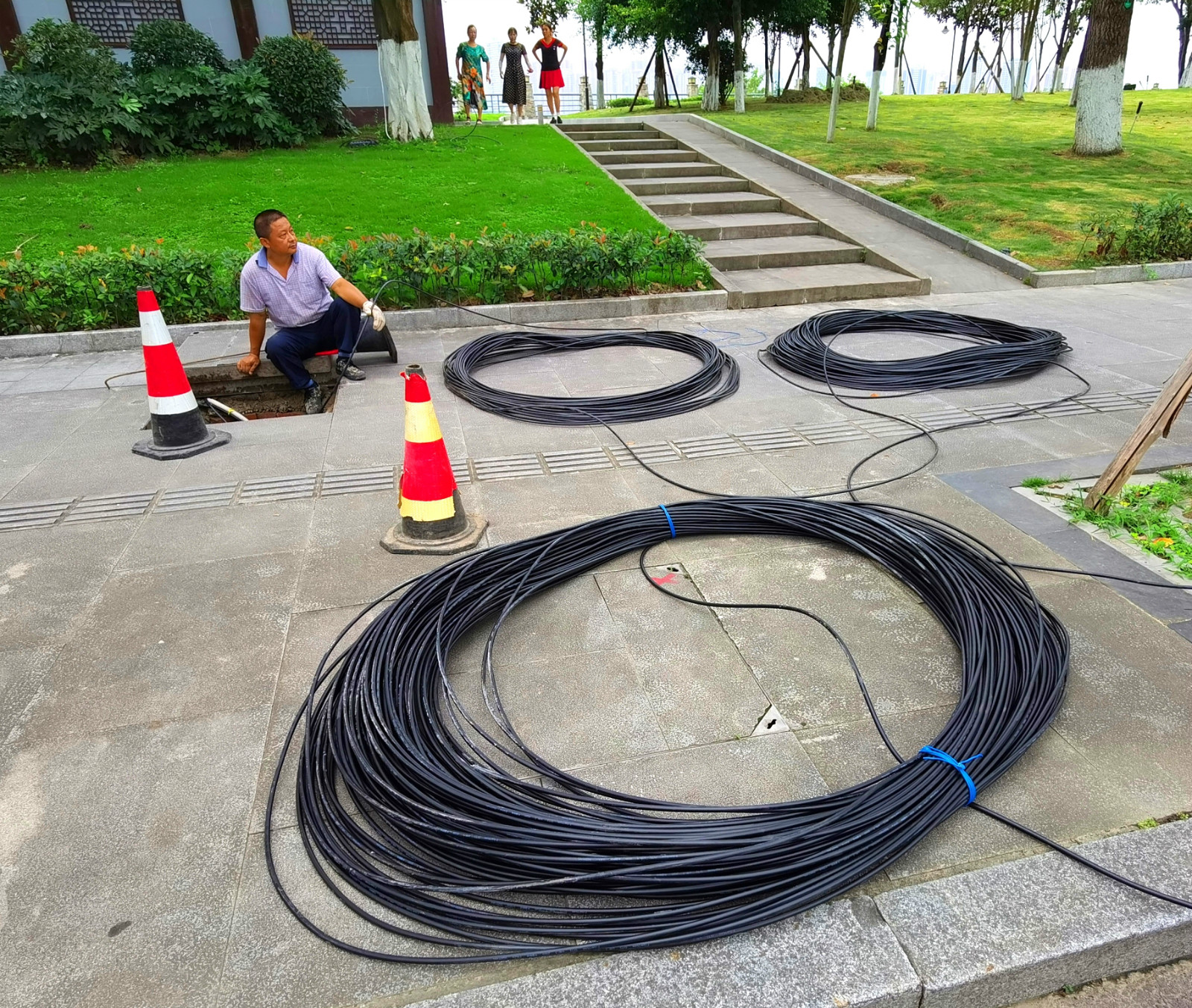 南充移动公司已进入5g光缆线路铺设啦!