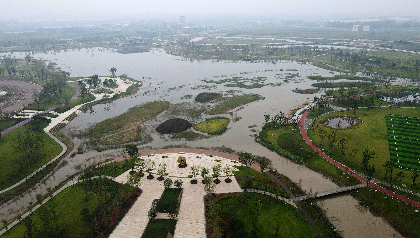 邛崃泉水湖湿地公园图片