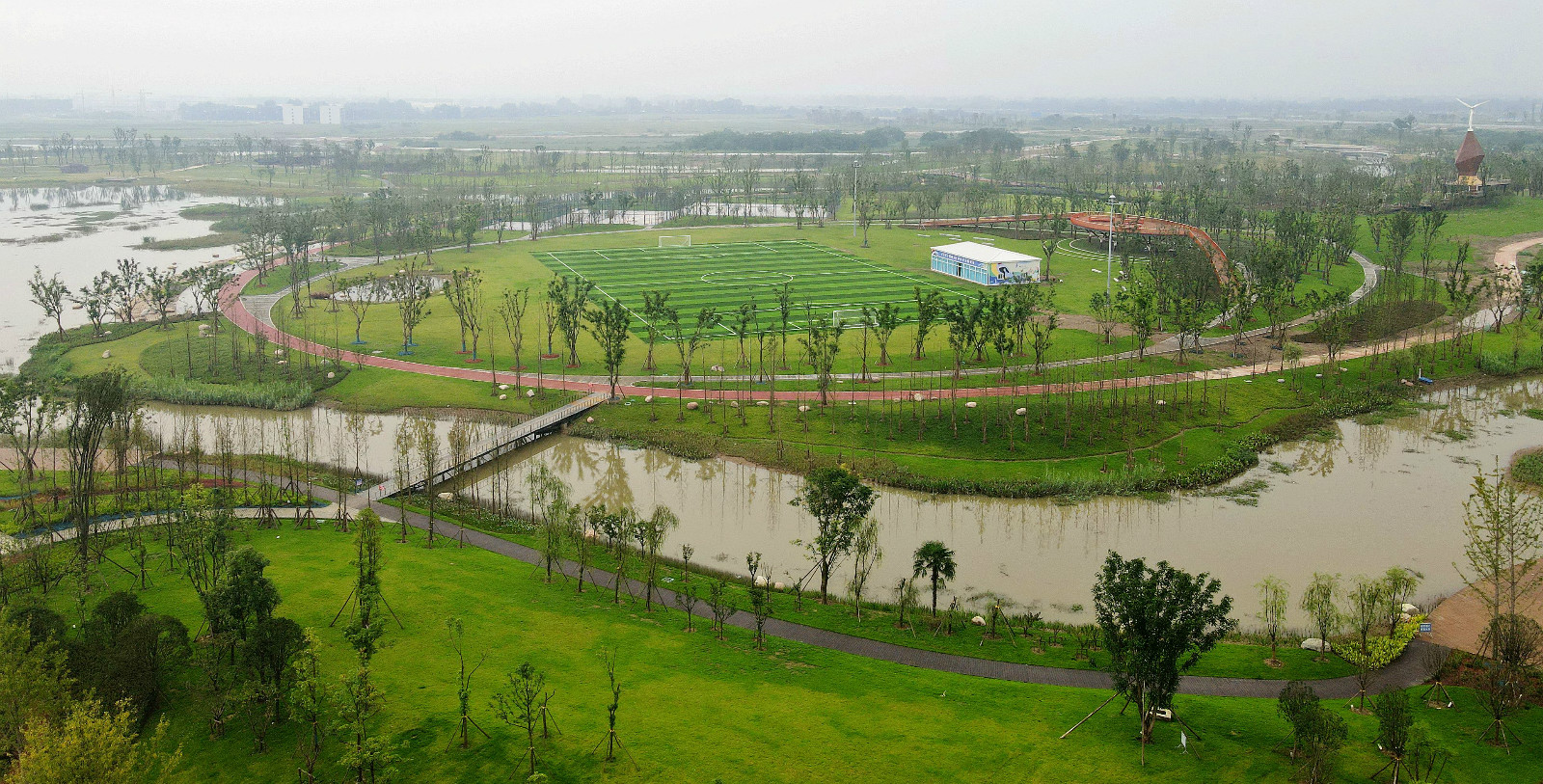 邛崃泉水湖湿地公园图片