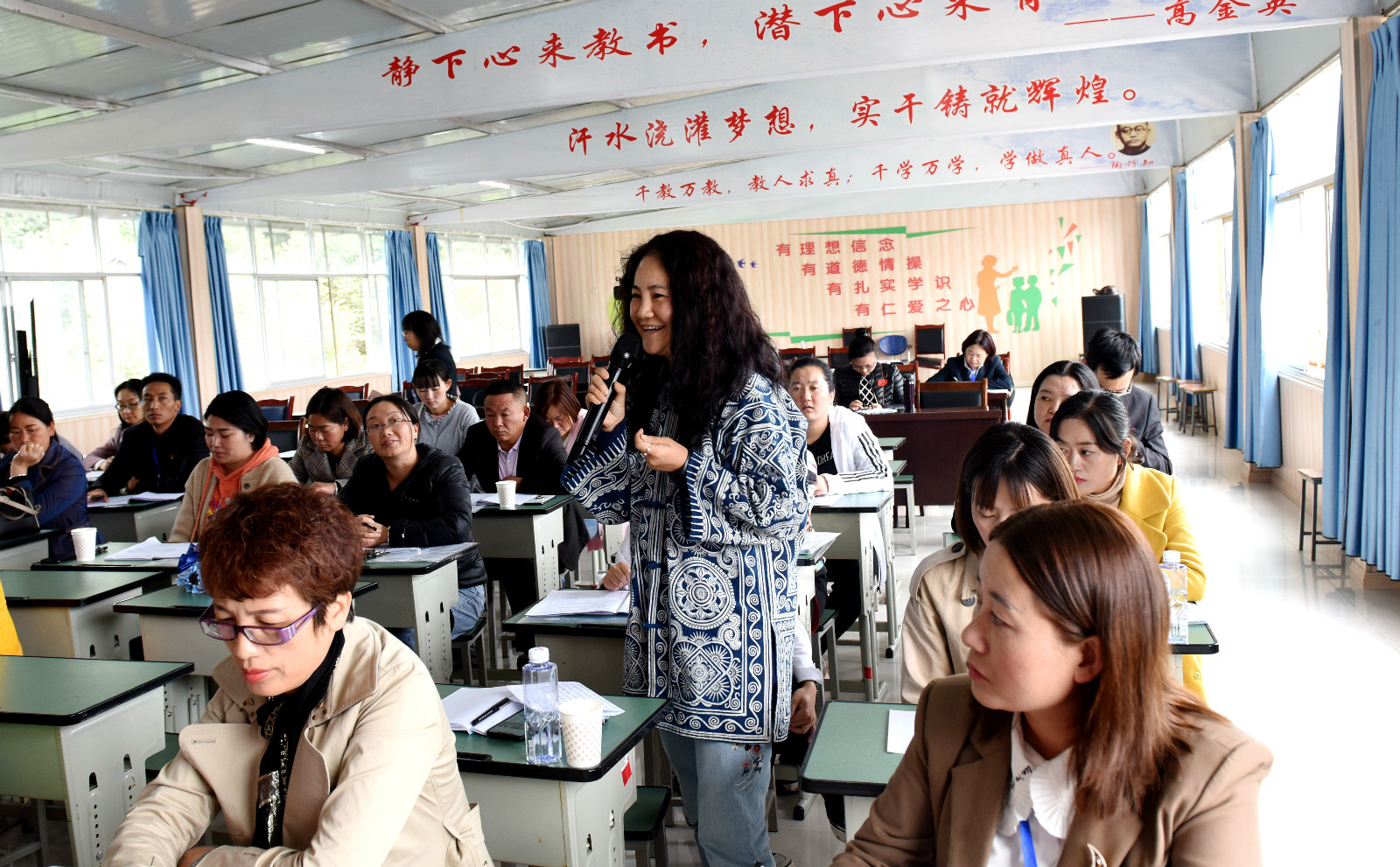 盐源县工农街小学图片