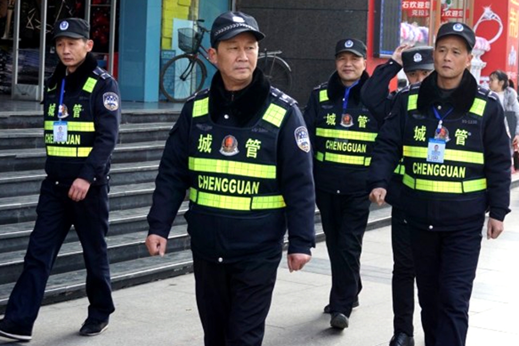 怀念挂牌执勤的城管,真帅!