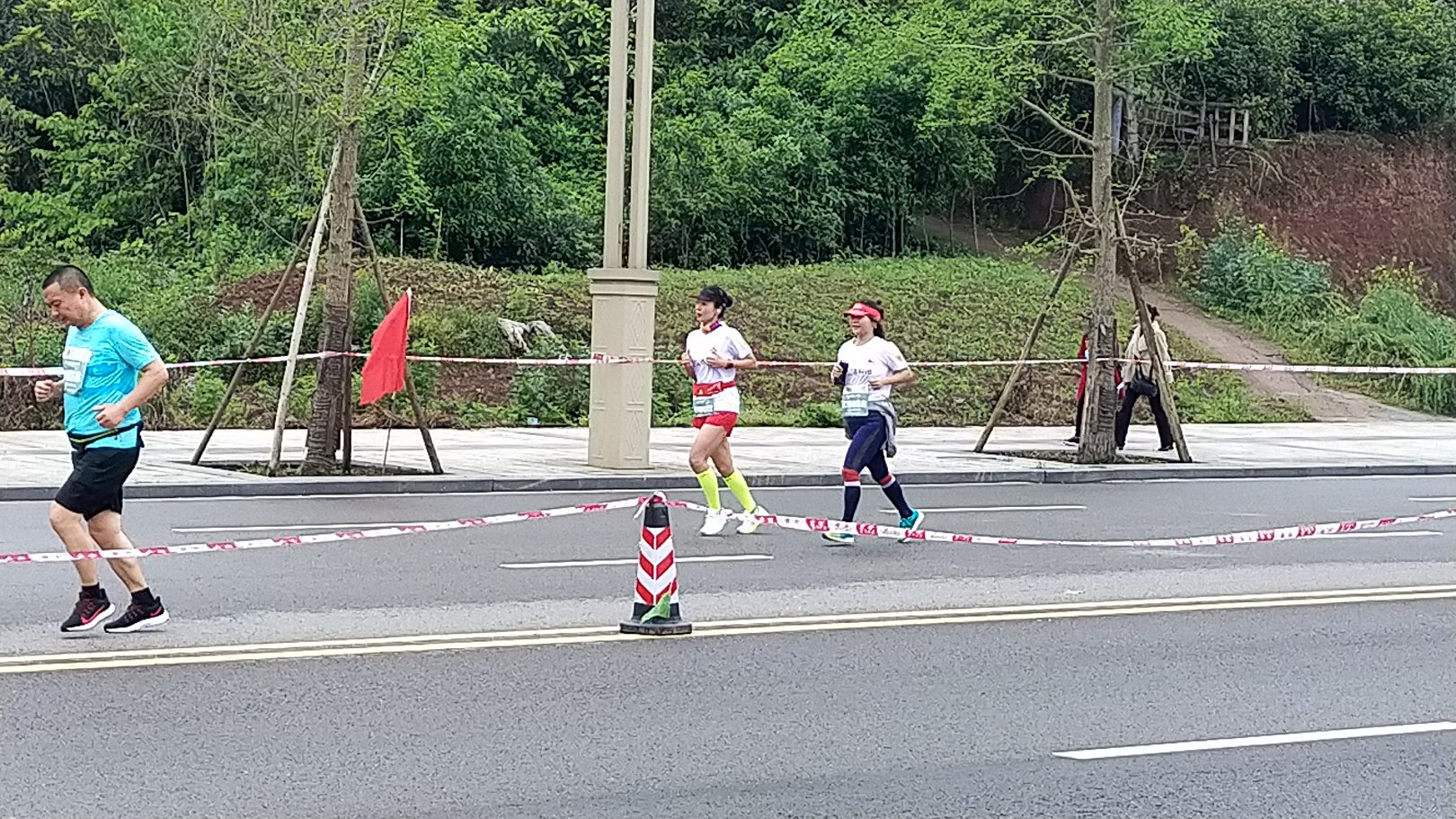 P10411-105700.jpg