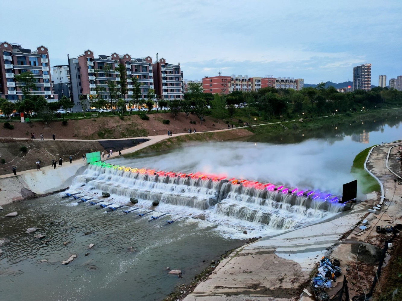 白土坝柴门图片