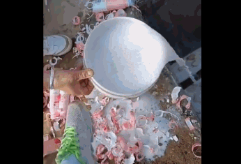 001PQmVogy1gq7mc1o7srg609m06jkjl02.gif