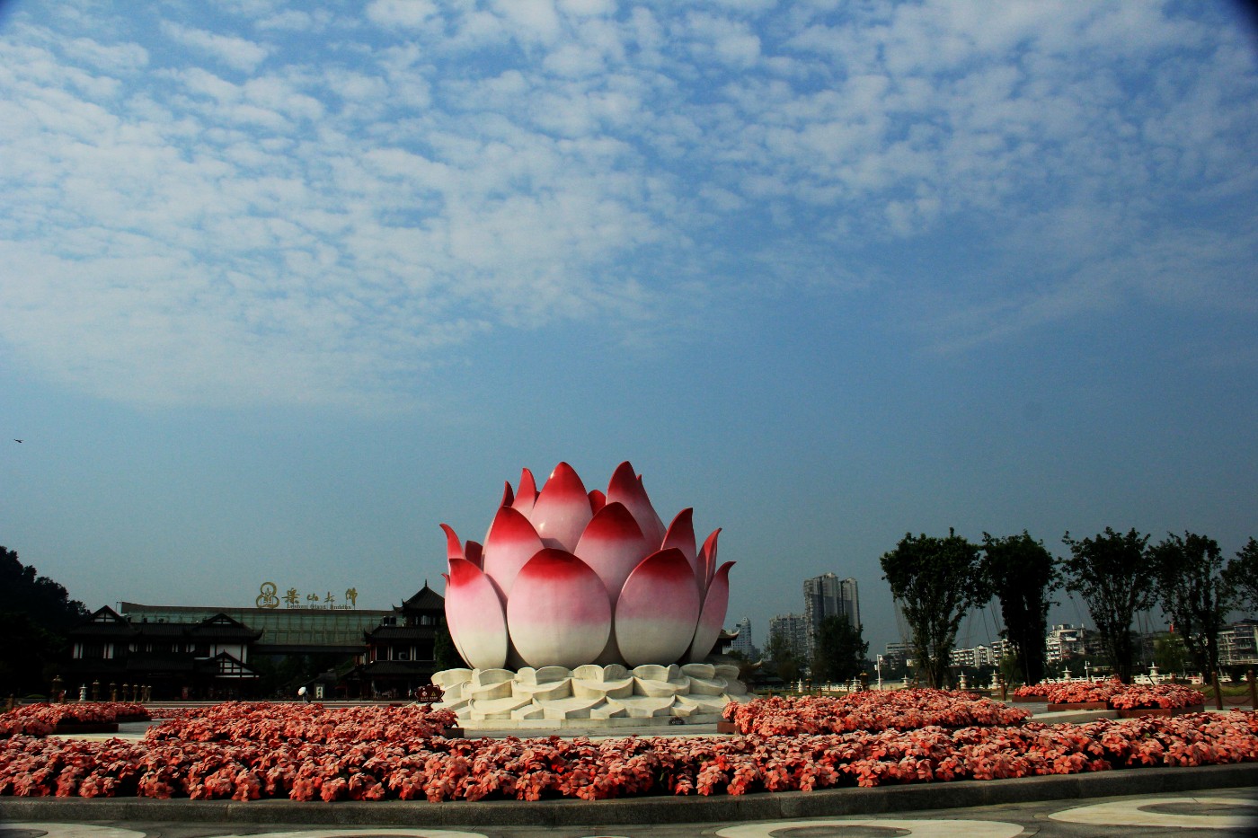 乐山大佛莲花广场图片