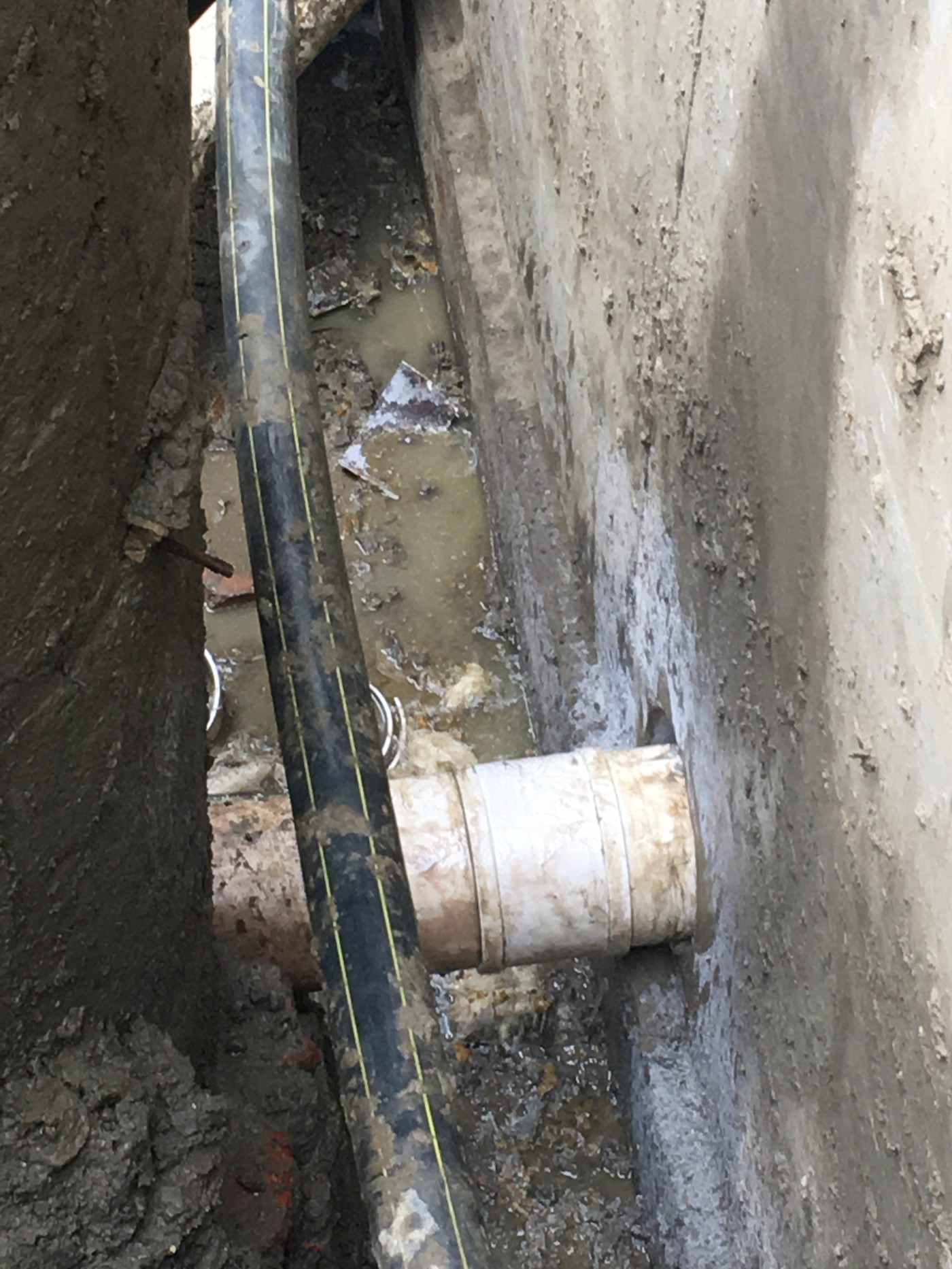 1��2018���ڿ���ͼ���ֵ���ҵ�Ĺ������ȫò���޴�ǽ�׹ܡ��ܵ���ǽΪ����ˮ��ʩ��