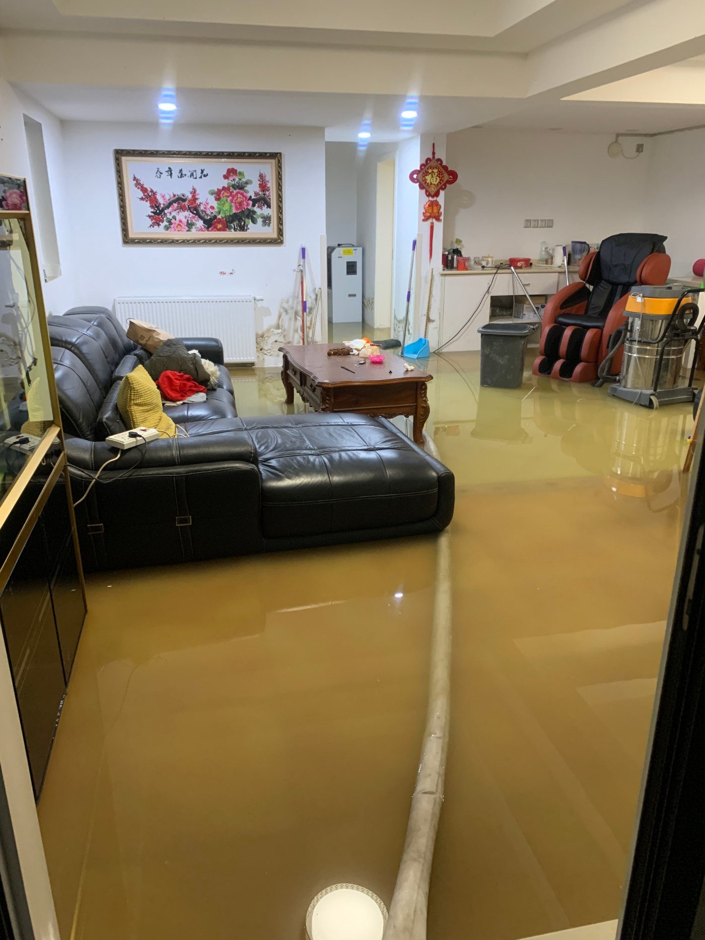 6��8��25�����ڱ���ˮ����