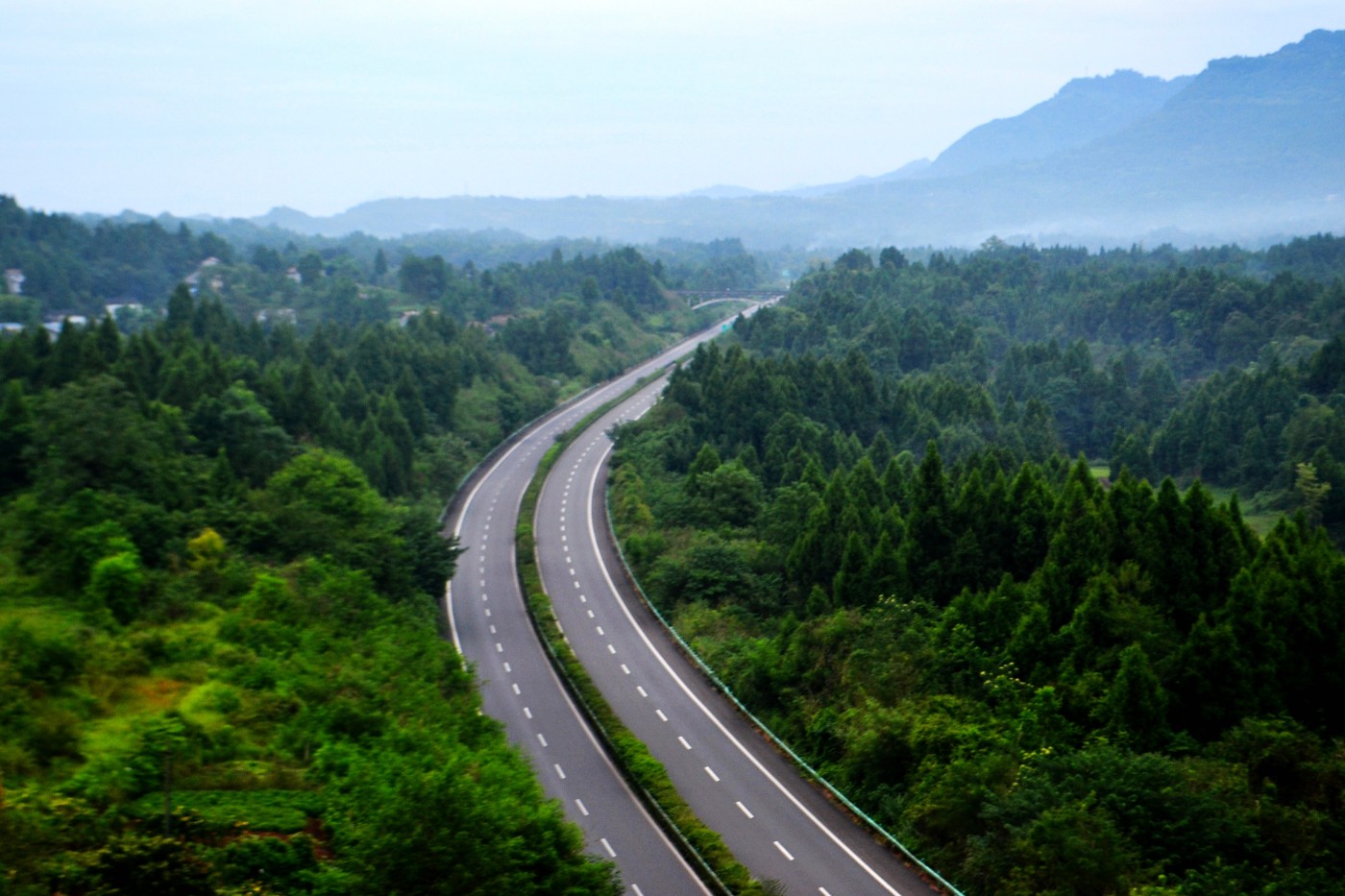 广巴高速公路图片