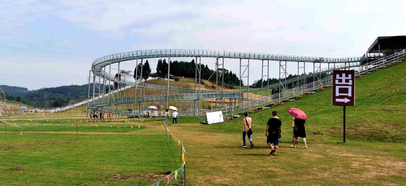 四川南充飞鸿滑草场图片