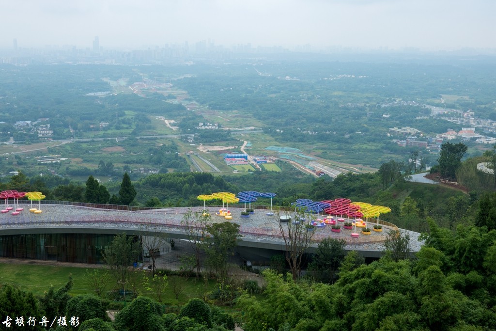 建设中的天府新区龙泉山城市森林公园绿道高空栈道已上麻辣首页