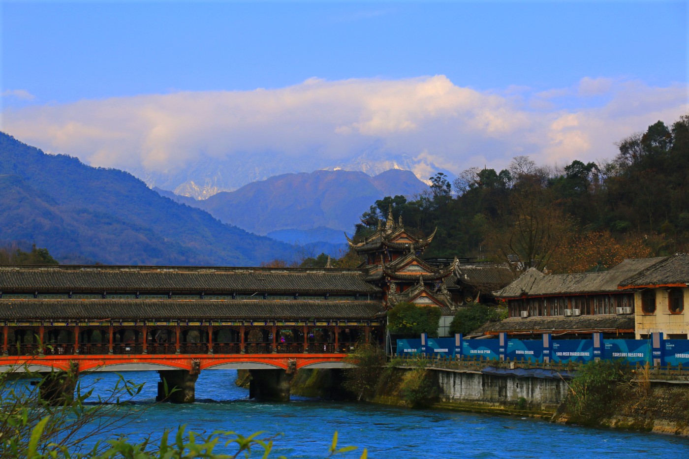 今天都江堰市古城风景