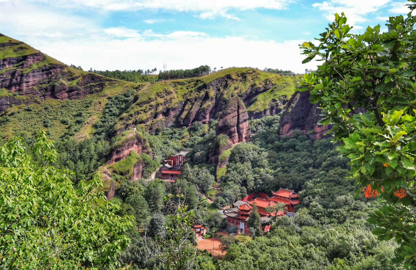 盐源县公母山寺庙照片图片