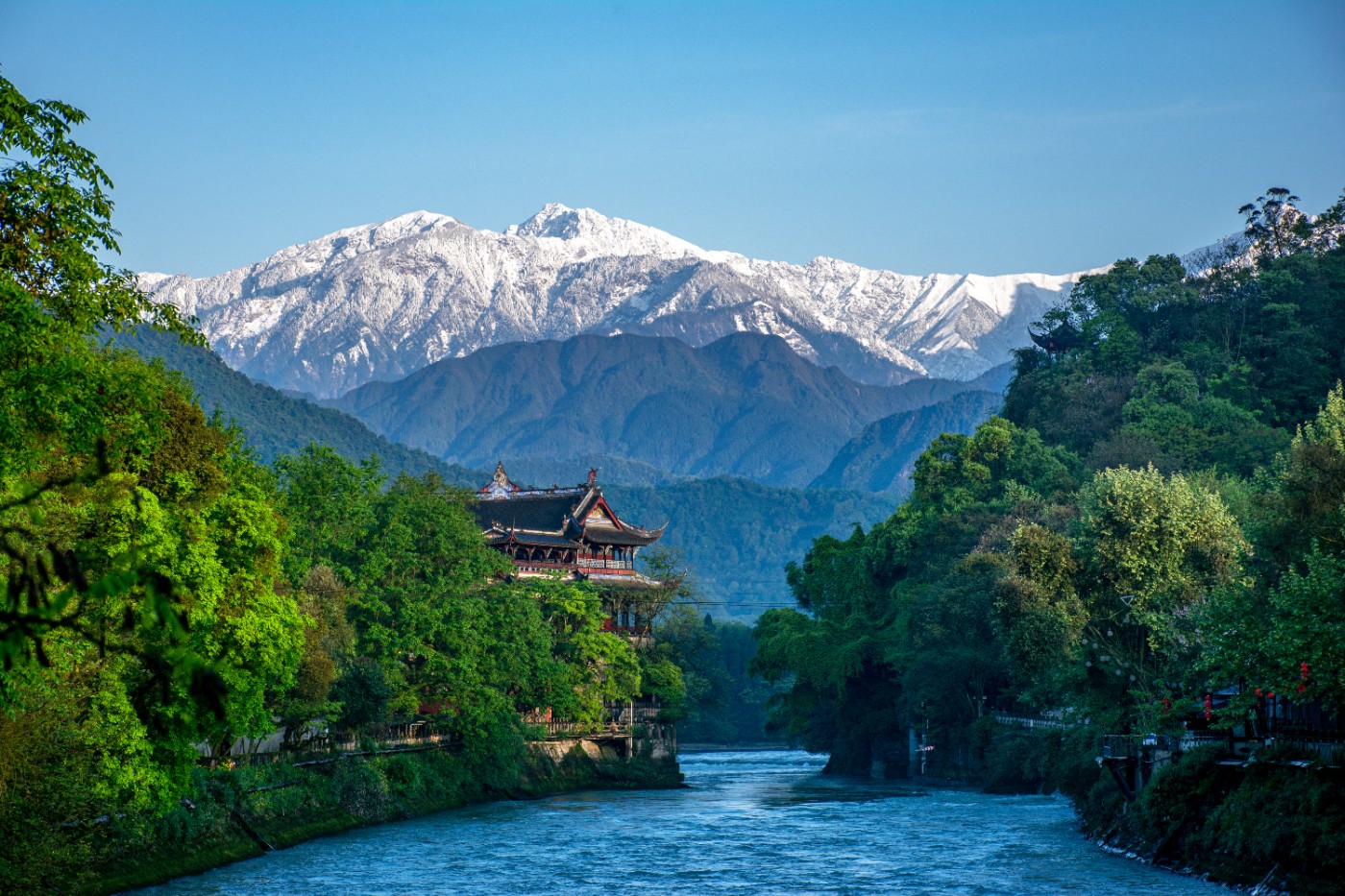 清明,陽光明媚,在都江堰遙望雪山【已上首頁】-都江堰論壇-麻辣社區