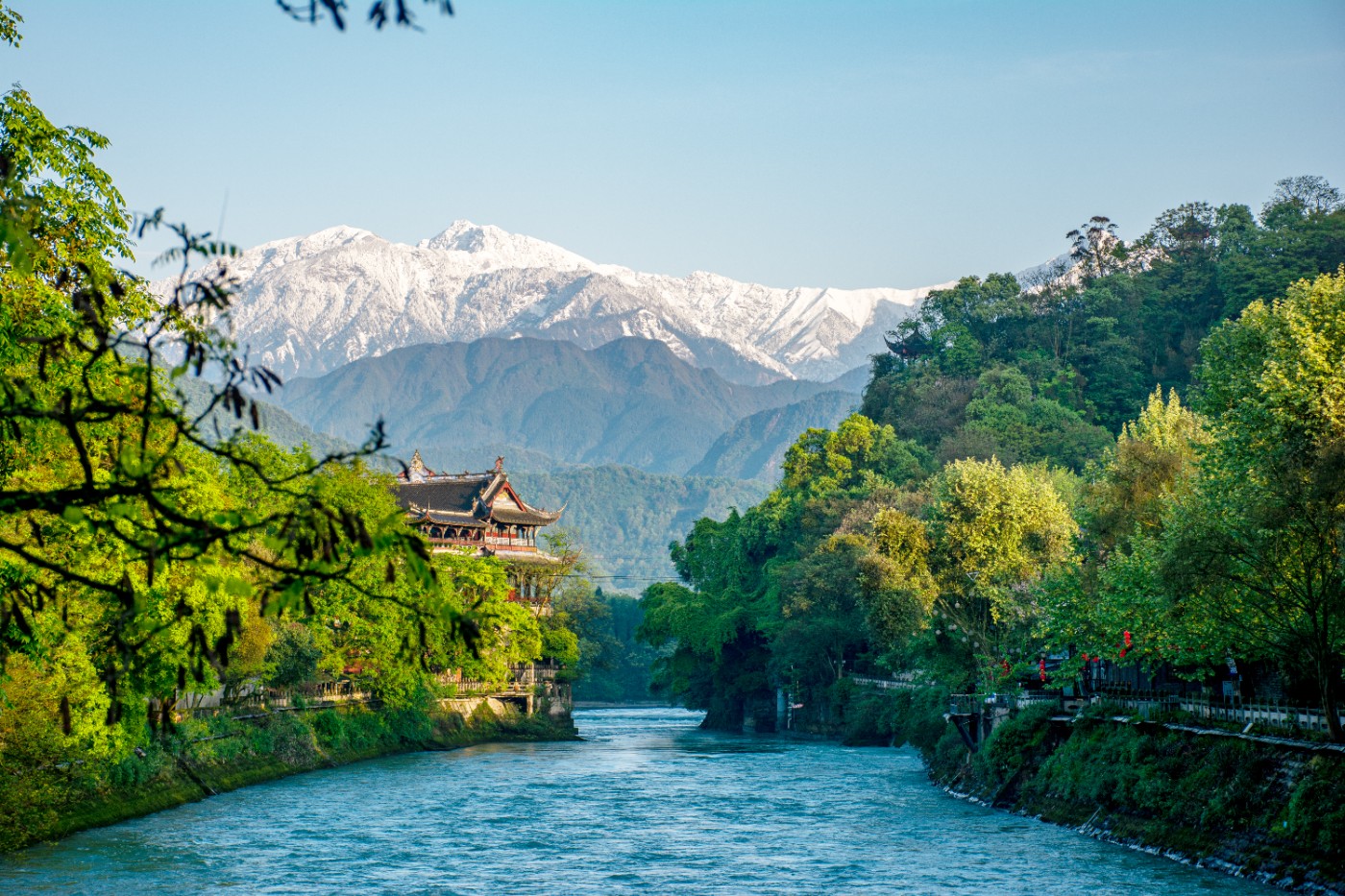 都江堰龙池雪山图片