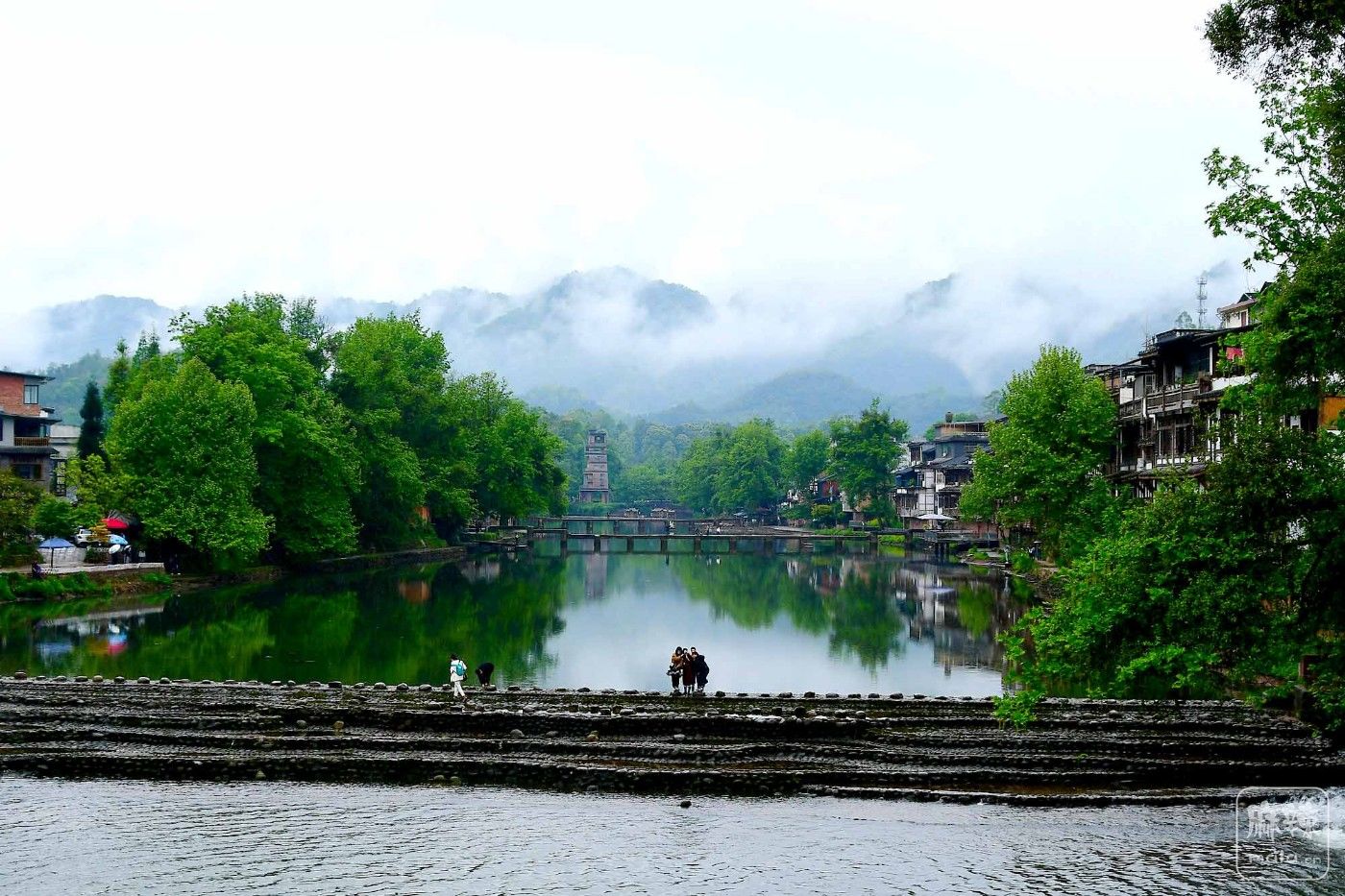 春來煙雨小江南