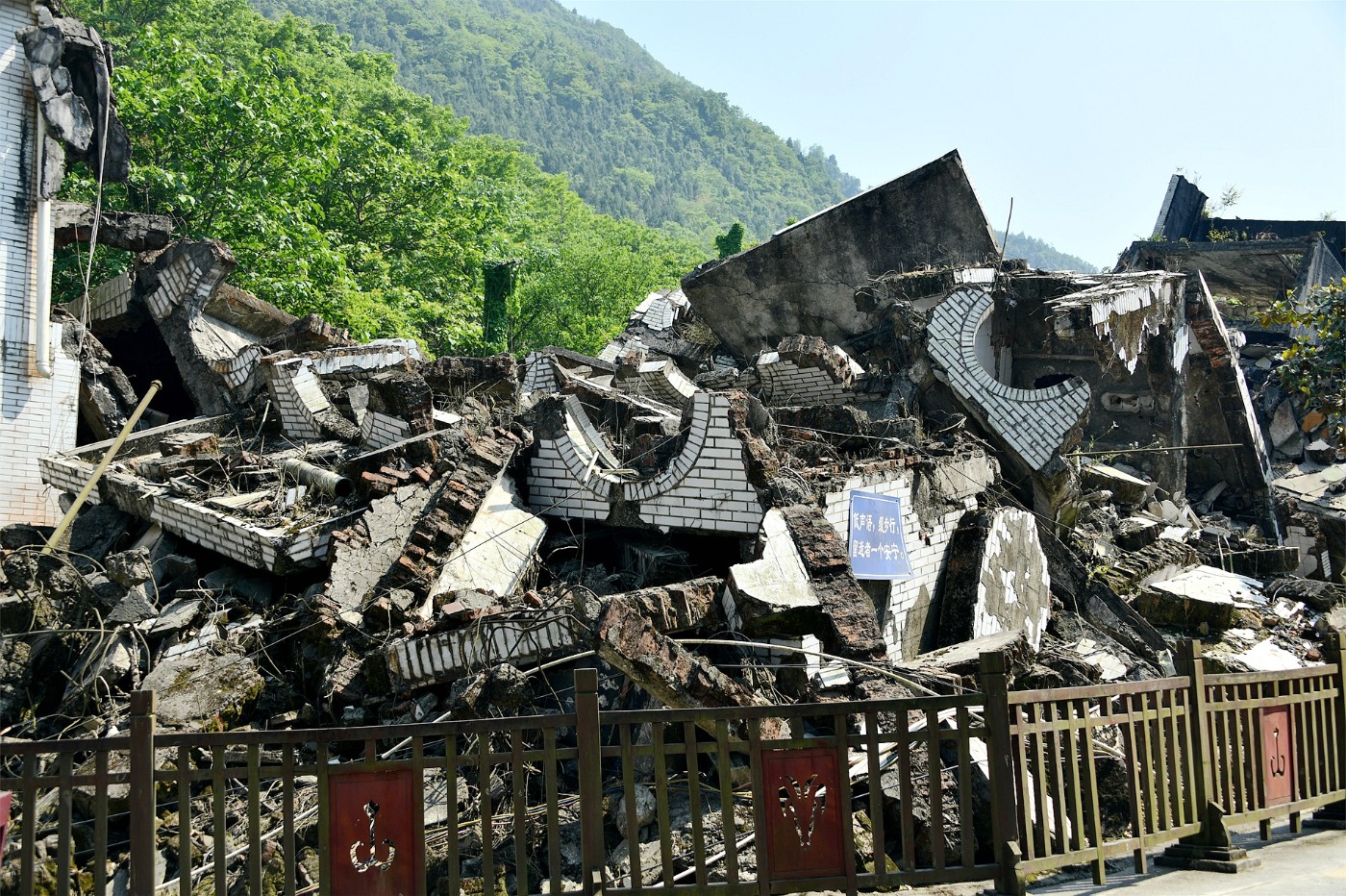 走进北川地震遗址