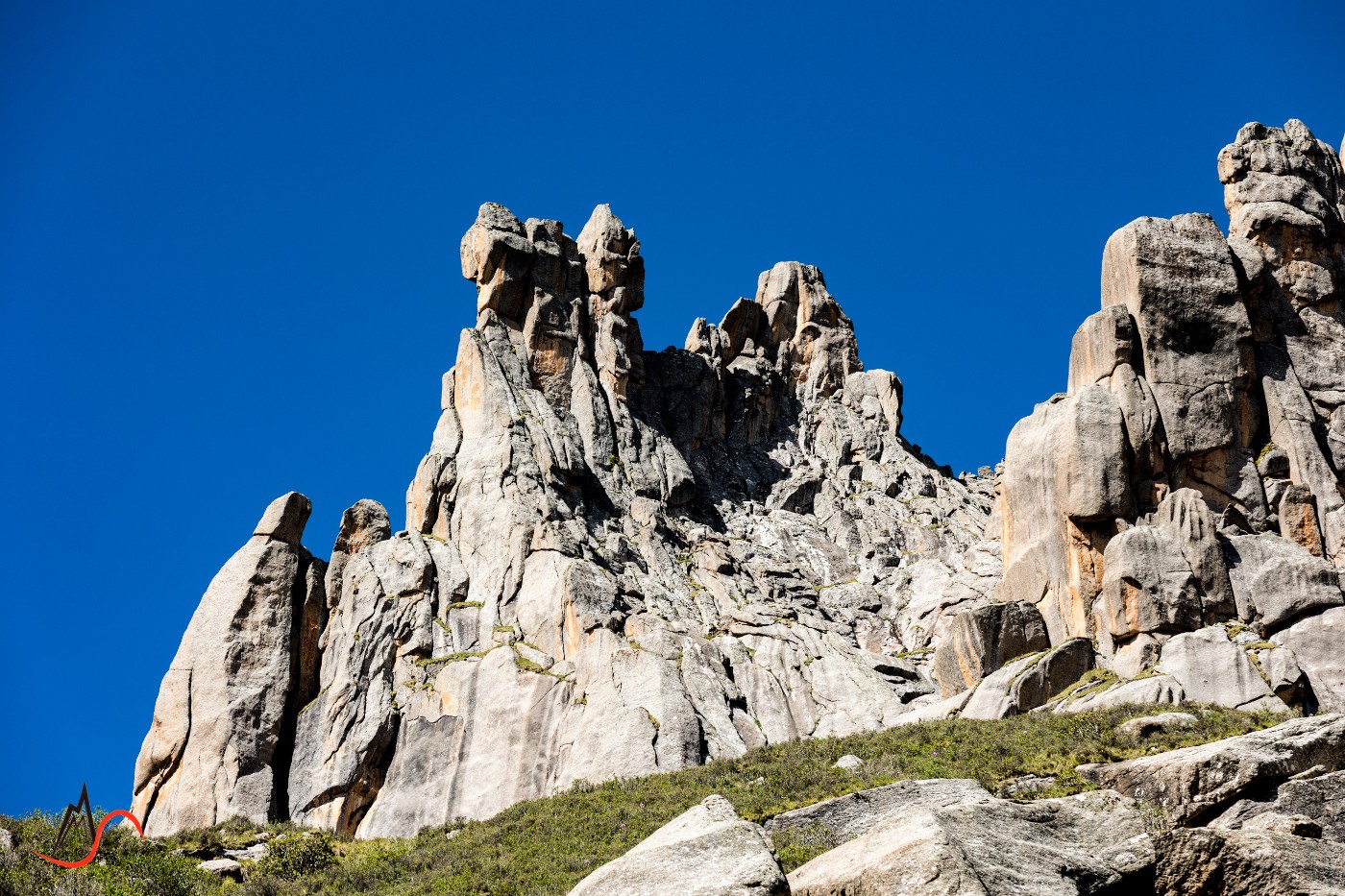 阿坝县石头山风景图片