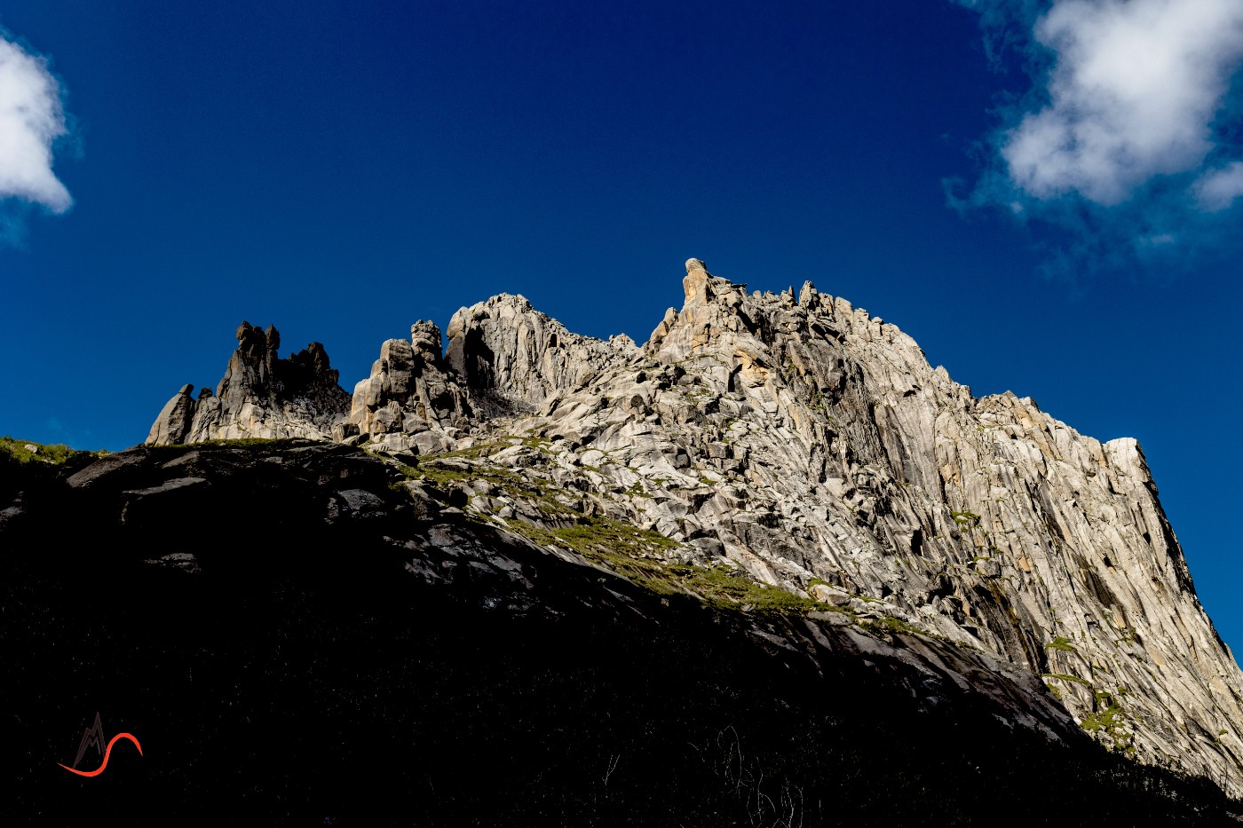 阿坝县石头山风景图片