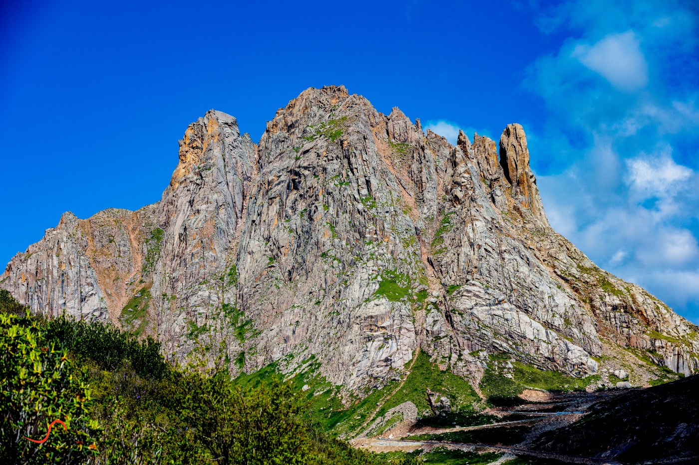 阿坝县石头山风景图片